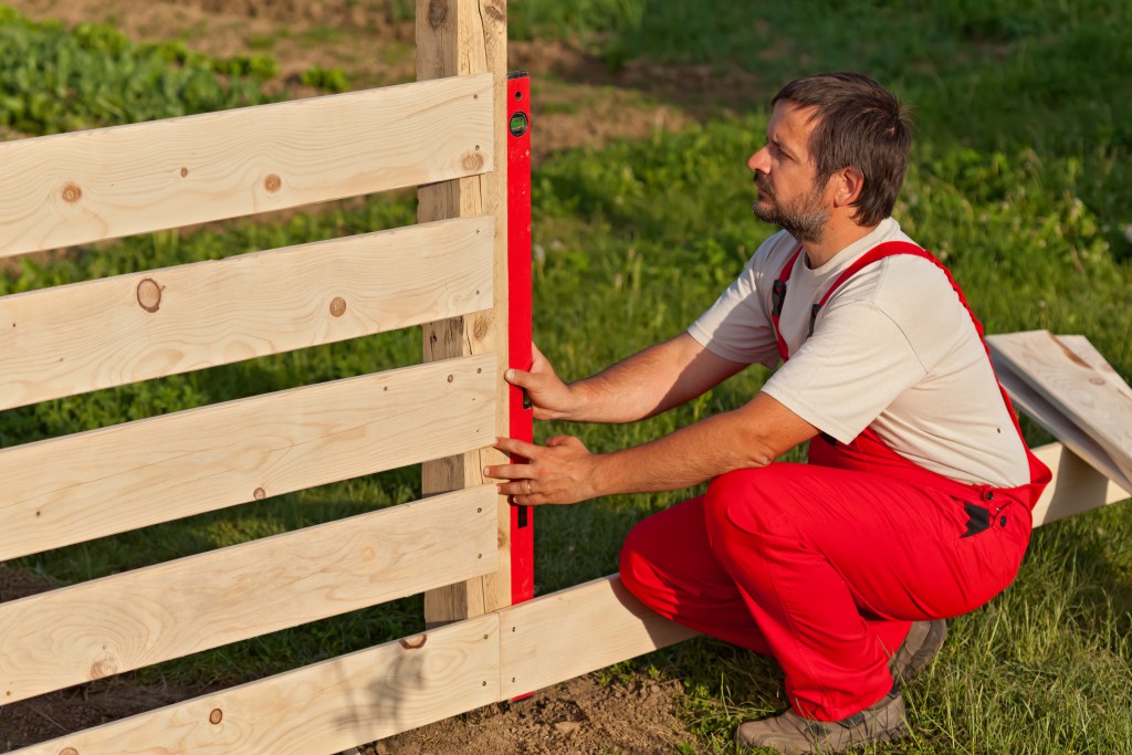How To Erect A Fence 