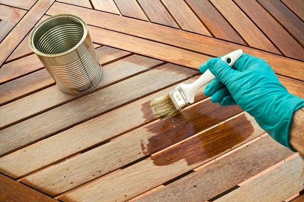 Protecting Wooden Garden Furniture: Varnish or Paint?